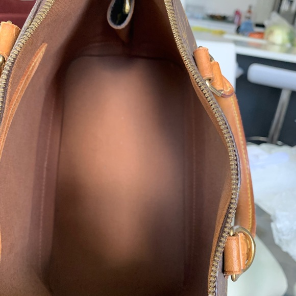 Louis Vuitton - Picture 7 of 14